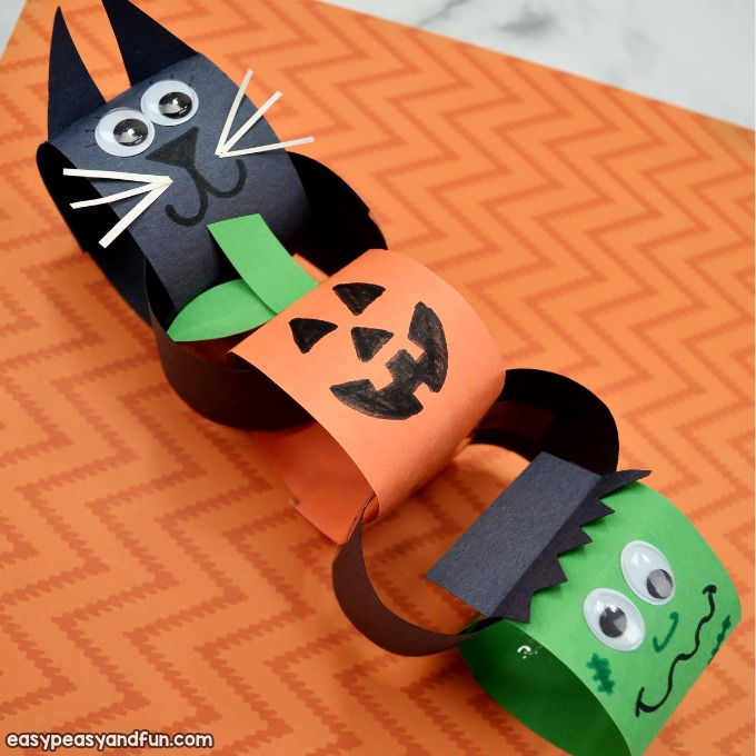 Lavoretti Halloween: gatto nero con piatto di carta riciclato